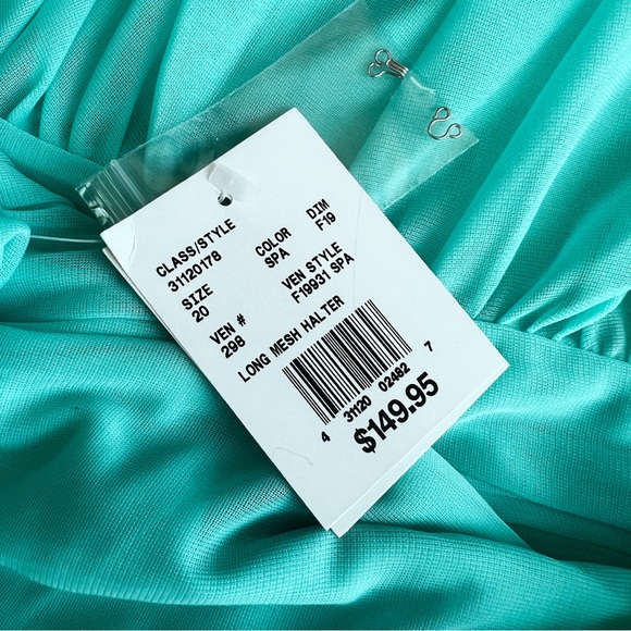 David’s Bridal • Halter Ruched Waist Dress • 20 - Picture 7 of 9